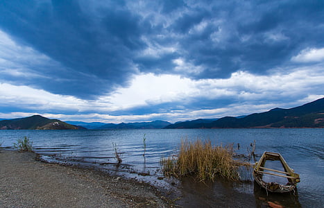 lacului lugu, Lijiang, pe marginea apei