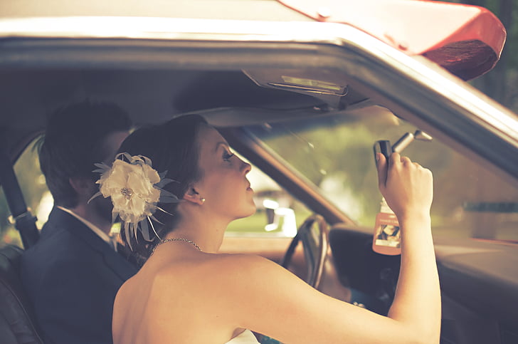 bruidegom, bruid, binnenkant, auto, op zoek, Achterzichtcamera, spiegel
