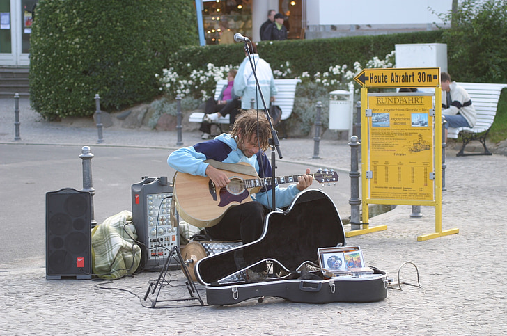 Straßenmusiker, Insel Rügen, Strand, Musiker, Gitarre