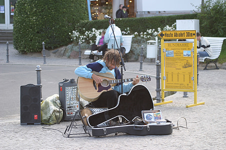 músicos de rua, Ilha de Rügen, praia, músico, guitarra