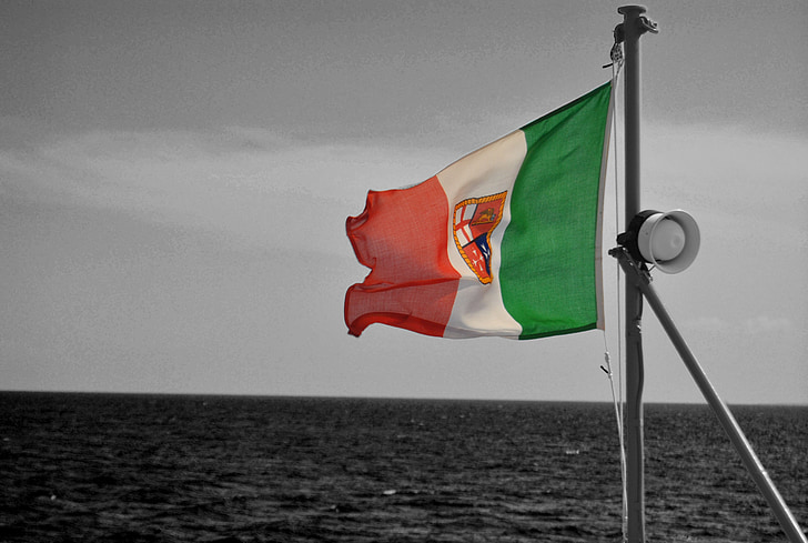 σημαία, Ιταλία, στη θάλασσα