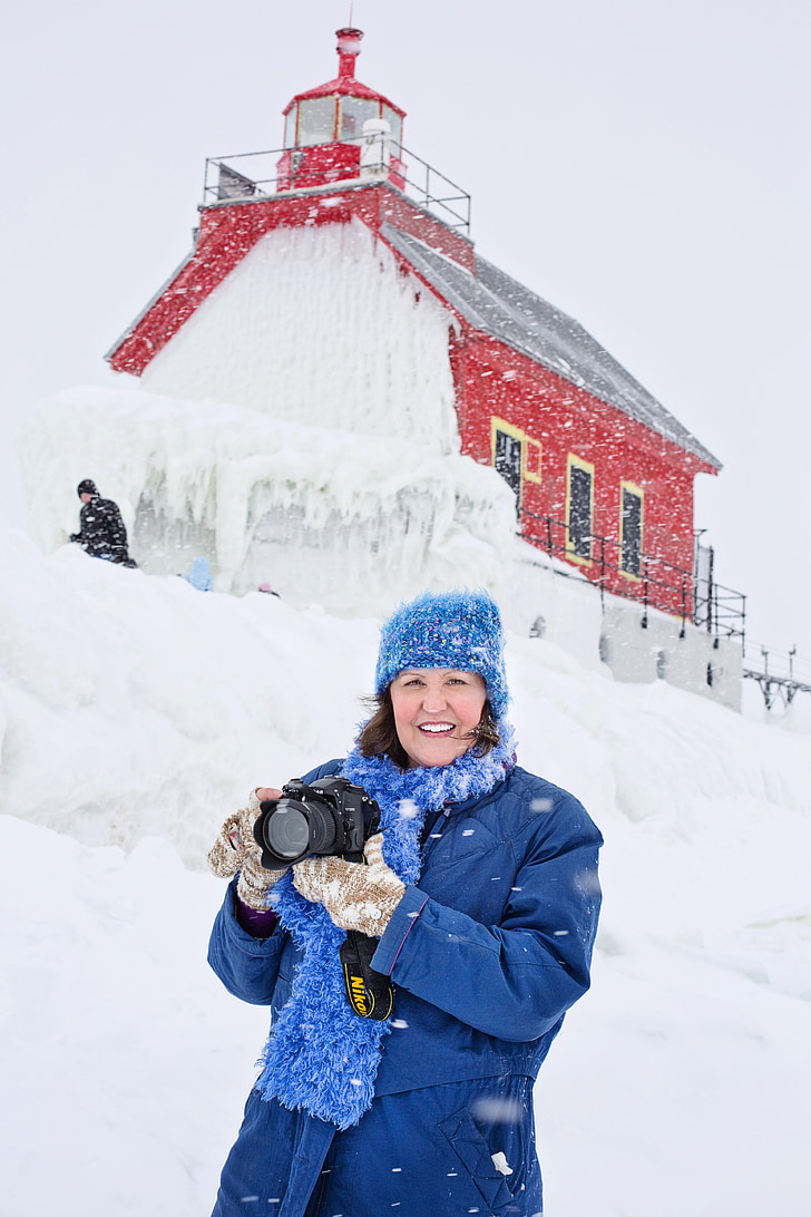 photographer, lighthouse, woman, winter, red, snow, ice