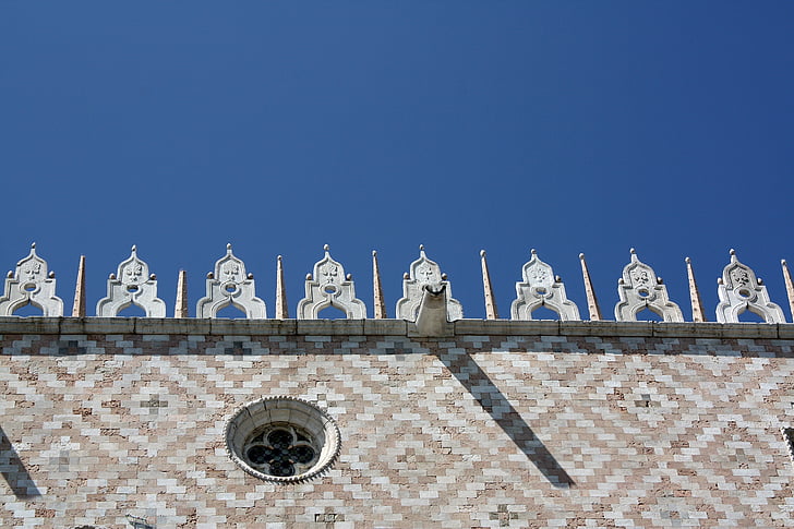 Palatul Dogilor, Veneţia, cornisa, bolta, sculptura, arhitectura, fereastra