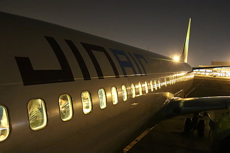 avió, aire de Jin, avió de nit, l'aeroport