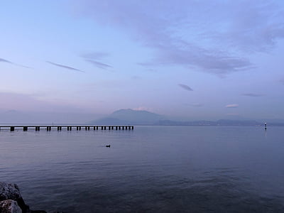 湖, 桟橋, シルミオーネ, イタリア, ガルダ湖, 空, 雲