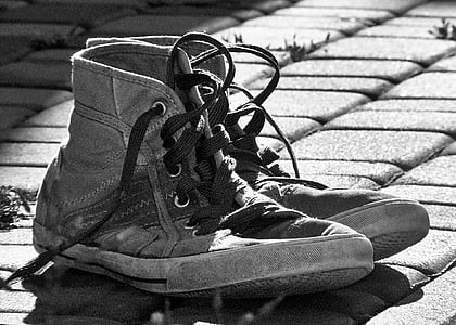 kingad, vana, kulunud, tossud, jalatsid, kontrasti, vanemas eas
