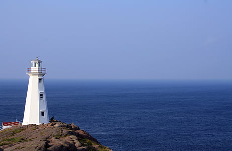 photo, blanc, béton, phare, près de :, bord de mer, océan