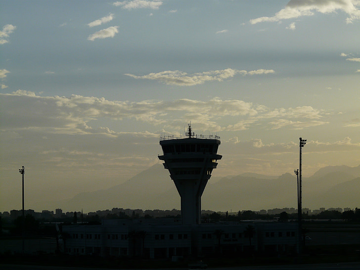 kontrolltårn, tårnet, lufthavn, luftfart sikkerhet, flygeledere, flytrafikk, luftfart