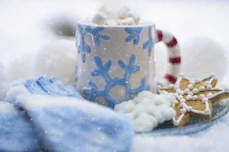 kakao, varm sjokolade, informasjonskapsler, marshmallows, krus, blå, snø