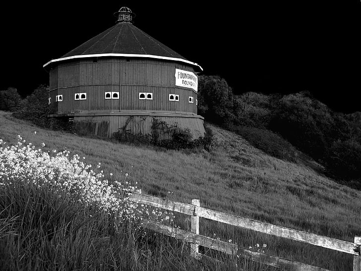 round barn, santa rosa, ca, fountaingrove, barn, countryside, black and white