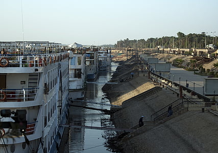 Nil kapal penjelajah, Sungai Nil, Mesir, Moorings, Sungai, gantries