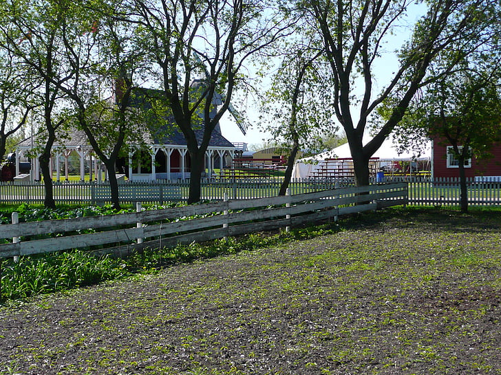 Steinbach, menonickie heritage village, Manitoba, Kanada, Dom, Rolnictwo, pole