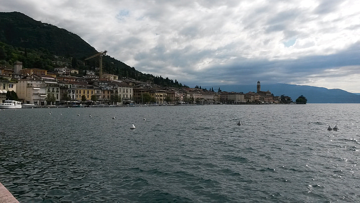jezero, Lago di Garda, Itálie, mraky, šedá obloha, obloha, svátek