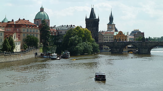 Prag, Moldavien, Charles bridge