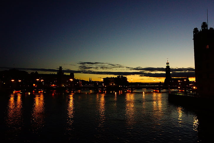 Стокгольм, Швеція, нічний погляд, березі річки