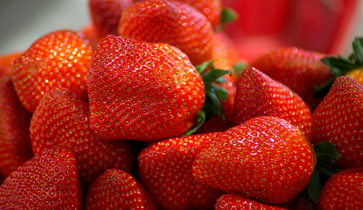 jordgubbar, röda frukter, efterrätt, vitaminer