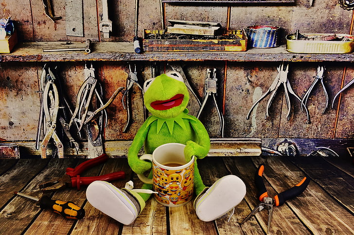 Kermit, Workshop, Kaffee-Pause, Zange, Frosch, lustig zu arbeiten, Tasse