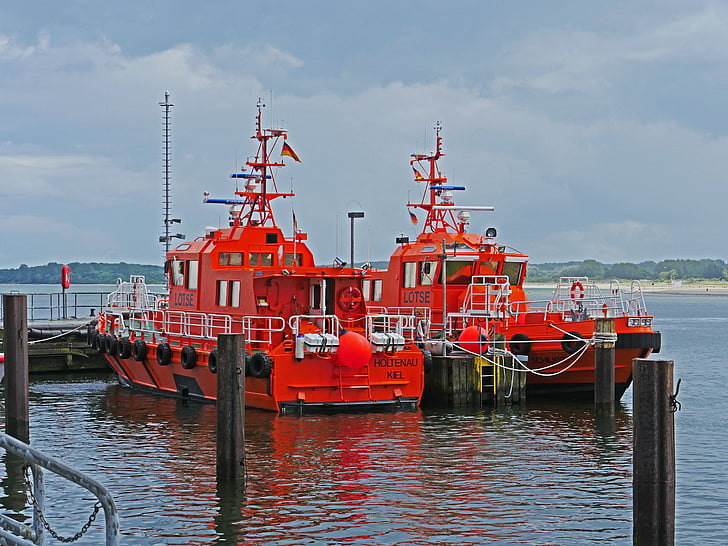 pilote port, Lübeck-travemünde, pilote de port, marine marchande, mer Baltique, Baie de Lübeck, orange