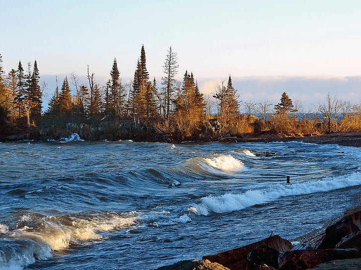 Lake superior, kunstenaar punt, Grand marais, Minnesota, zonsondergang, golven, herfst