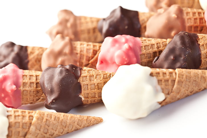 ice cream, ice cream cones, chocolate ice cream, vanilla ice cream, strawberry ice cream, sweet, dessert