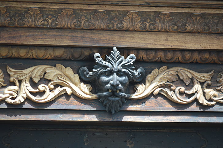 Diavolul, sculptură în lemn, arhitectura, Pescaj
