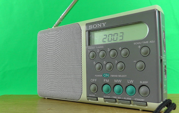 Radio, petit, fond vert, antenne, boutons, réglage, haut parleur
