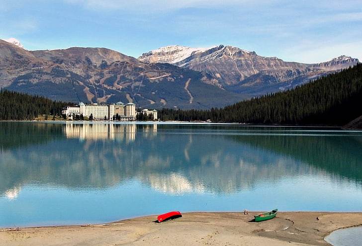 Lake louise, zámek, Národní park Banff, Alberta, Kanada, Ledovcová voda, Resort