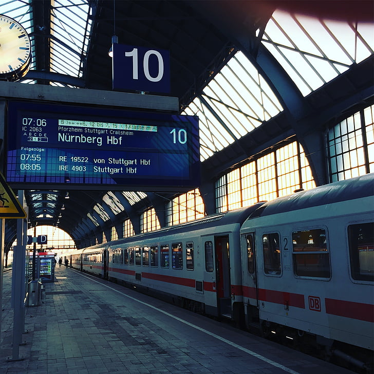 Deutsche bahn, Treinstation, Karlsruhe, IC, trein, reizen, vertrek