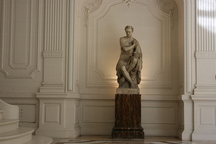 Julio César, Emperador romano, escultura