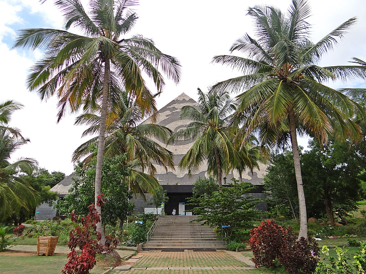 Pyramide, Meditation, Yoga, Pyramide-Tal, Karnataka, Indien