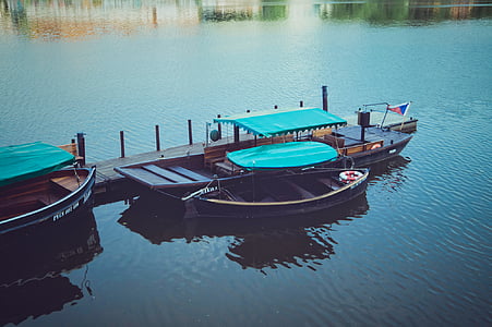 zwei, Schwarz, Blau, aus Holz, Boote, in der Nähe, Dock