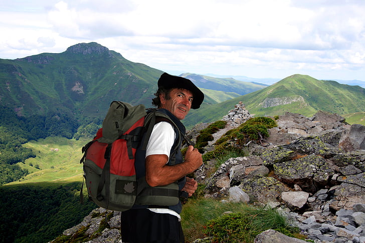 man, mountains of cantal, puy top griou, françois berthou, mountain hiking, hiking, backpack
