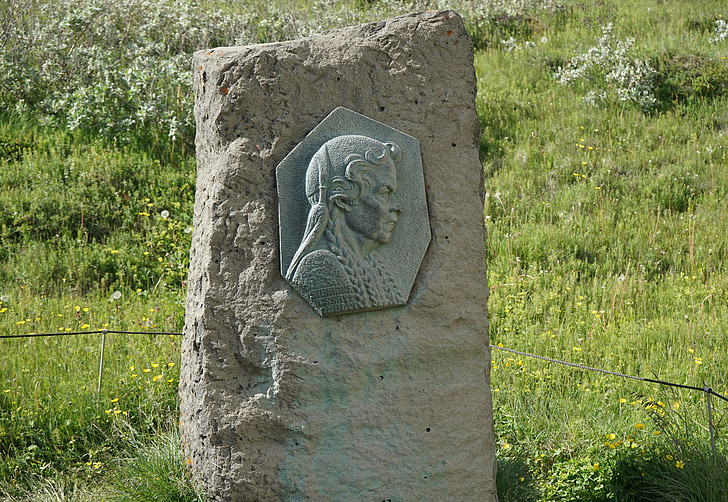 gullfoss pomnik, Sigríður przez brattholt, kamień
