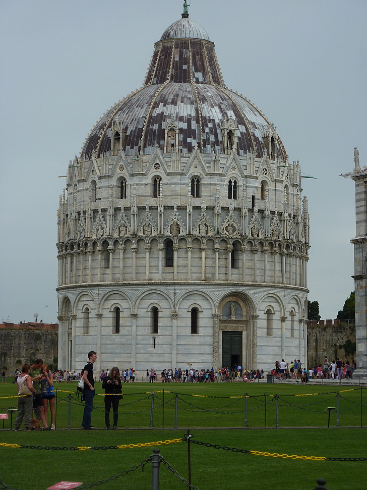 Pisa, keresztelőkápolna, építészet