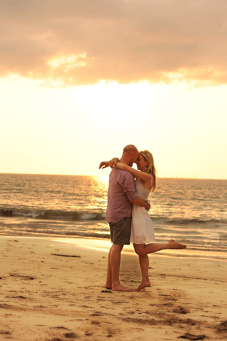 Valentine, solnedgång, stranden, par, Kärlek, kram, vågorna
