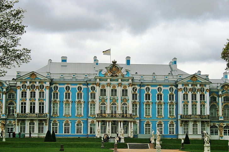 tsarskoe selo eiendom, St. petersburg, slottsparken, hvit, blå, utsmykkede