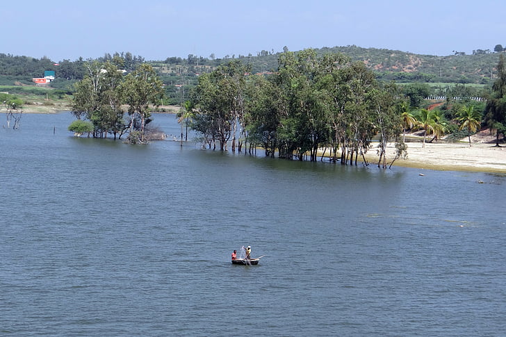 Coracle, Angeln, Rasterfahndung, Krishna-Fluss, Backwaters, Karnataka, Indien