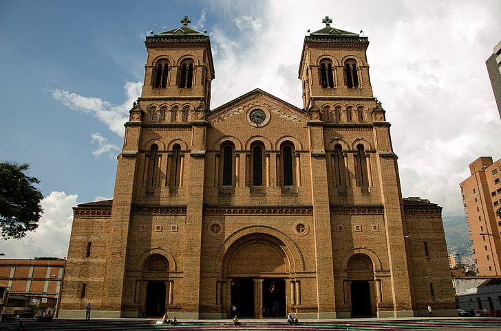 Medellín, Kolumbija, cerkev, katedrala, Glavna cerkev, Rimskokatoliške, sončno