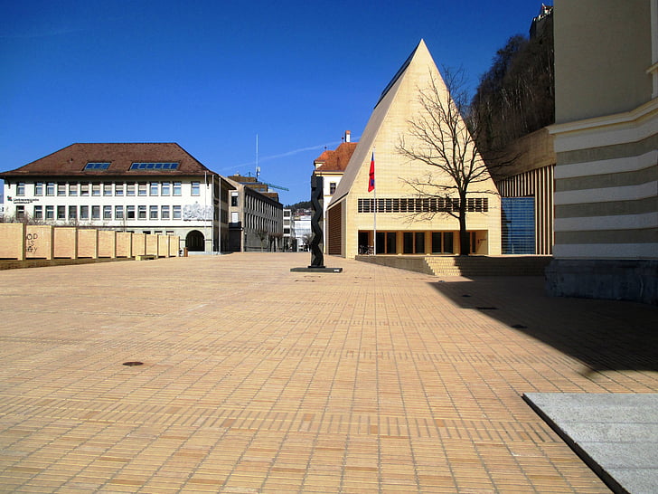 Fürstentum liechtenstein, építészet, Parlament-téren, Vaduz, épület