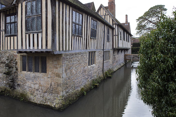 ightham mote, medieval, moated house, stonework, timber framing, leaded lights, architecture