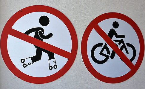 muestra de camino, prohibido, patines, bicicleta