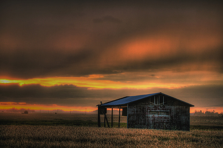 Alberta, Canadá, puesta de sol, paisaje, cielo, nubes, granero