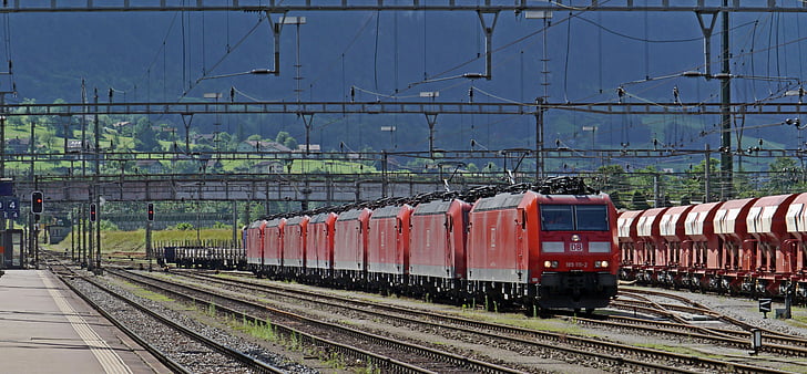 Swiss, Gotthard, Stasiun kereta api di erstfeld, dorong mesin, Penguatan, miring, Gotthard jalan