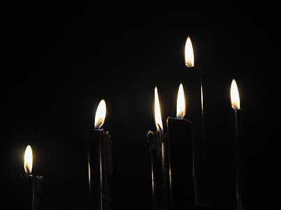 黒い蝋燭, 暗い, 光, 暗闇の中, ろうそくの光で, 炎, 輝く