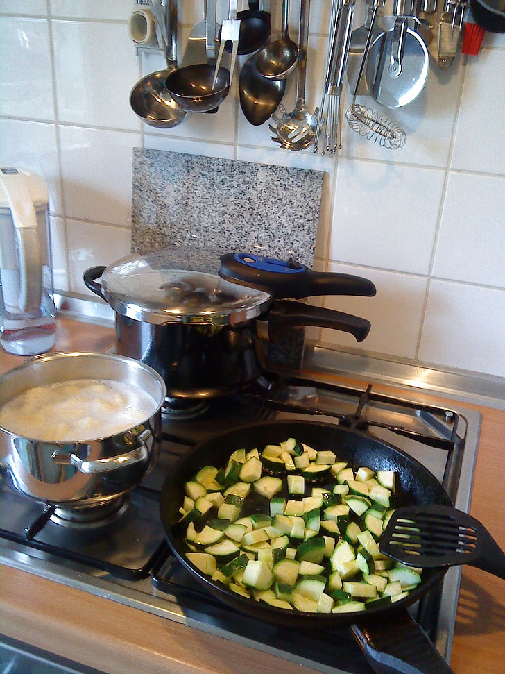 dapur, memasak, kompor gas, tekanan cooker, zucchini, lezat, panas