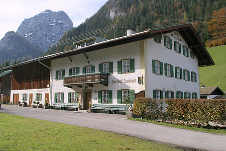 a Landgasthof, a Gasthof Lászlóné Ábrahám, Ramsau, híres inn, Hintersee, bajor ételek, hegyek