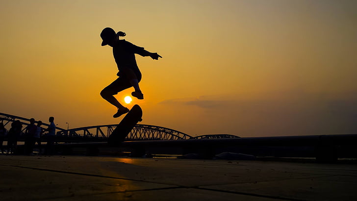 jeugd, zijde, zonsondergang, stedelijke, sport, skateboard, springt