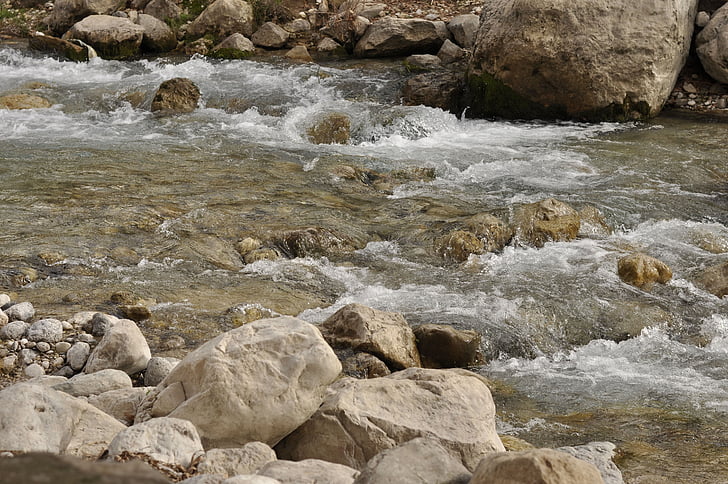 자연, 강, 돌