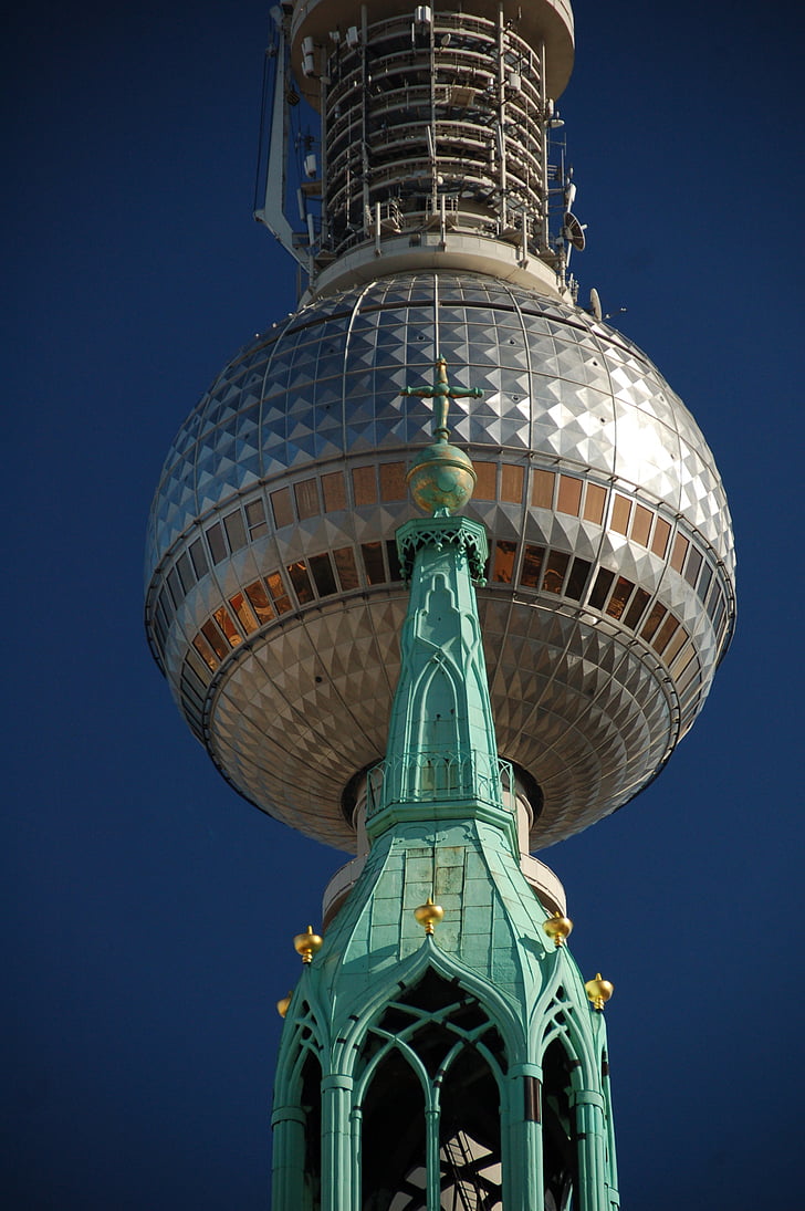 tháp truyền hình, Béc-lin, quảng trường Alexanderplatz