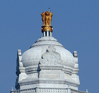 bóveda, emblema de Ashoka, capital León, emblema nacional, Suvarna vidhana soudha, Belgaum, edificio legislativo